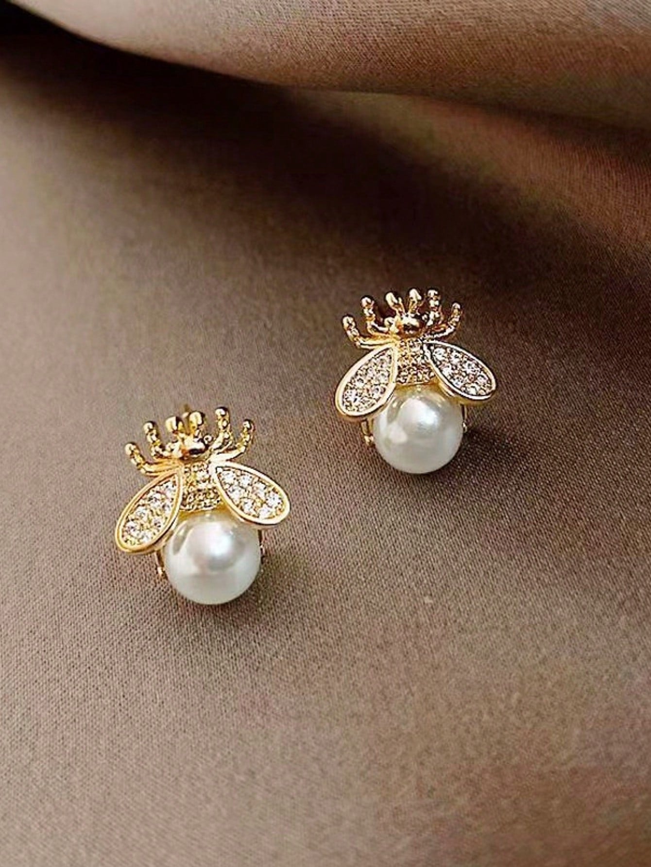 Minimalist Faux Pearl Bee Design Stud Earrings