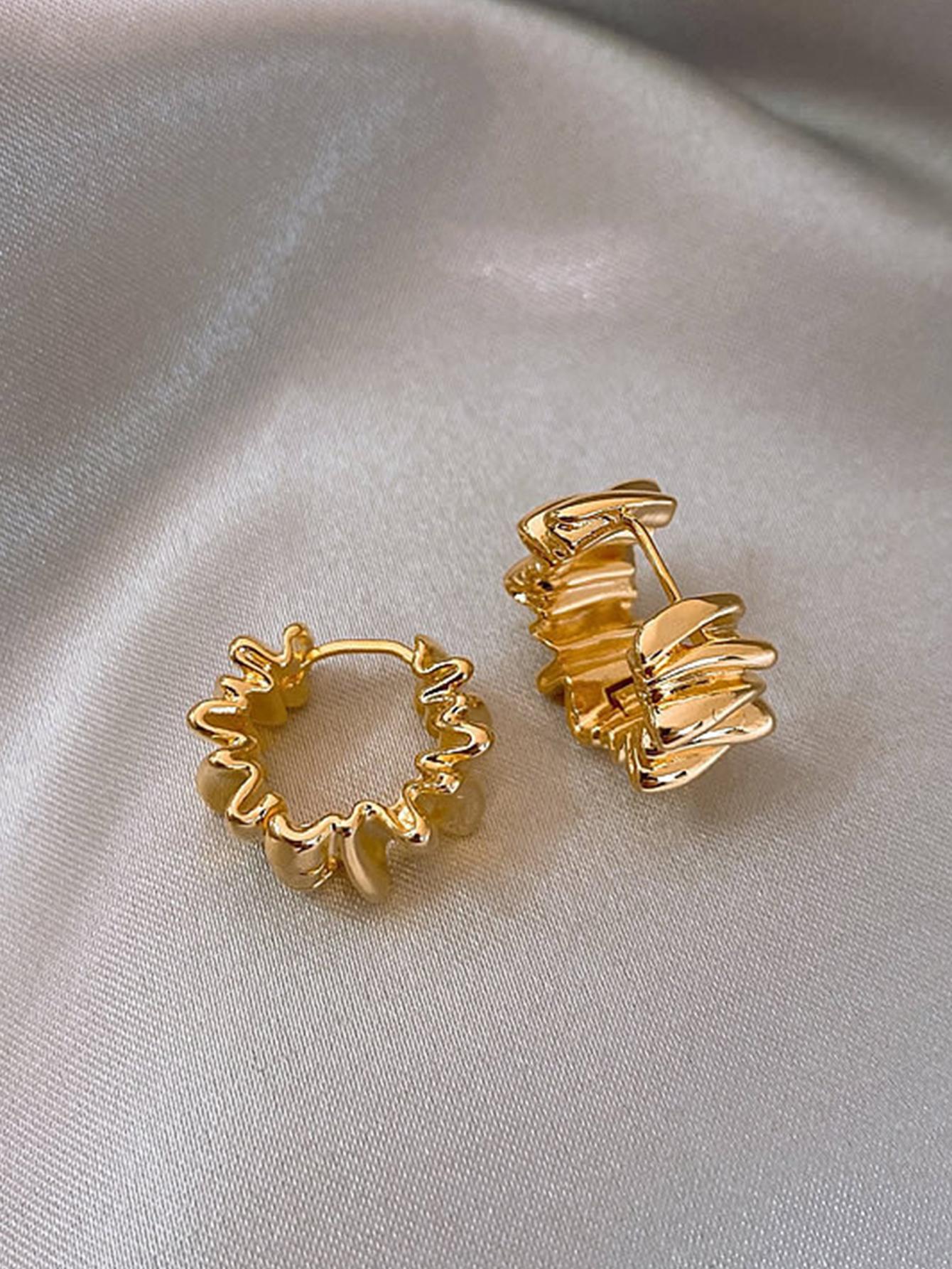 Minimalist Copper Hoop Earrings β Elegant Everyday Jewelry for Women