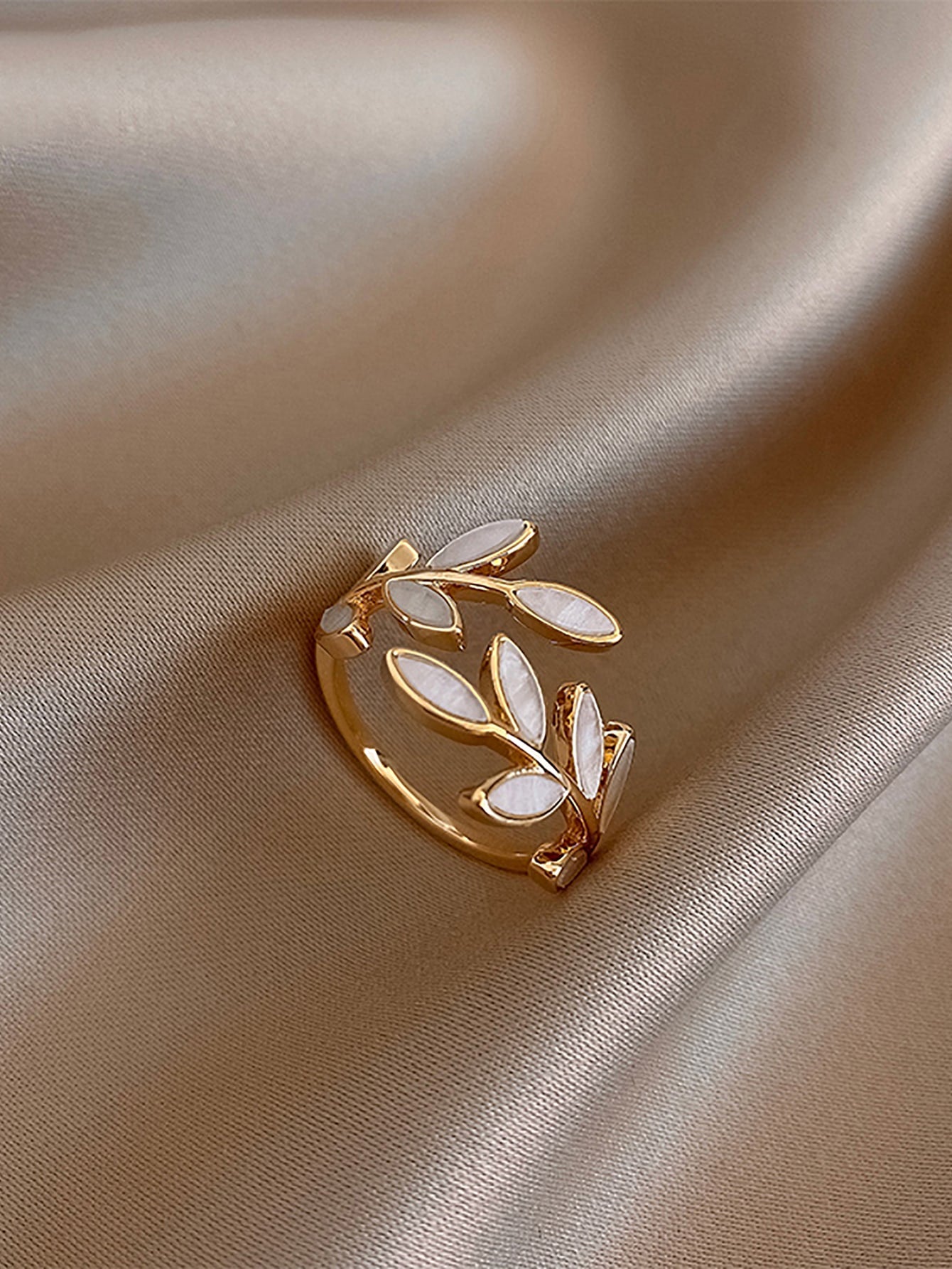 Andkiss Elegant Color Block Leaf Decor Cuff Ring