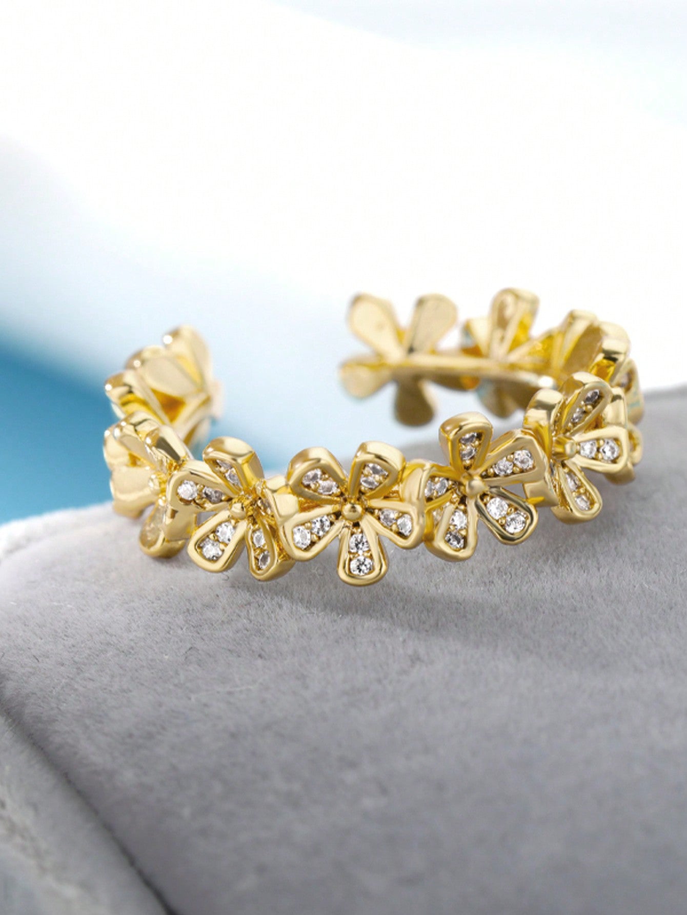 Gold-Plated Cubic Zirconia Flower Ring – Adjustable Luxury Jewelry for Women