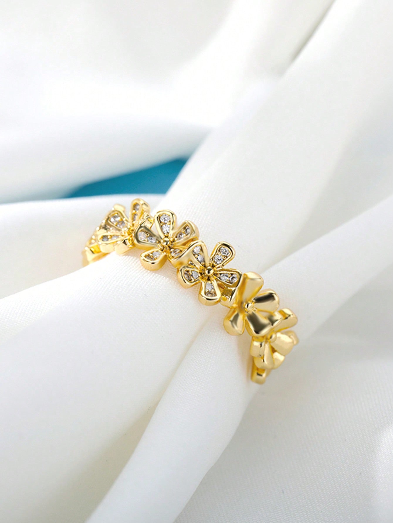Gold-Plated Cubic Zirconia Flower Ring – Adjustable Luxury Jewelry for Women