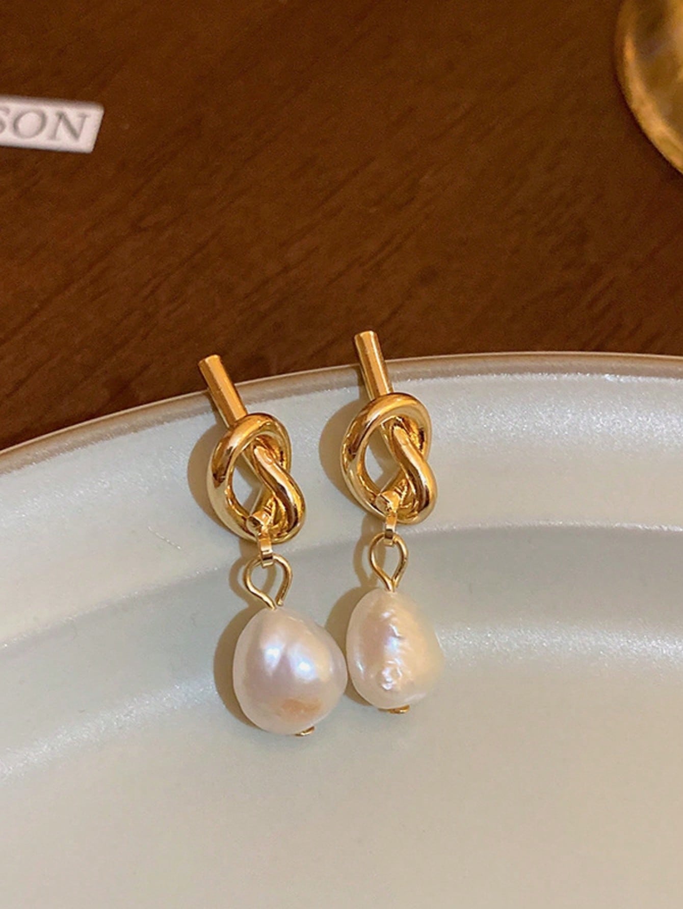 Knotted Pearl Earrings – Minimalist Luxury for the Modern Woman