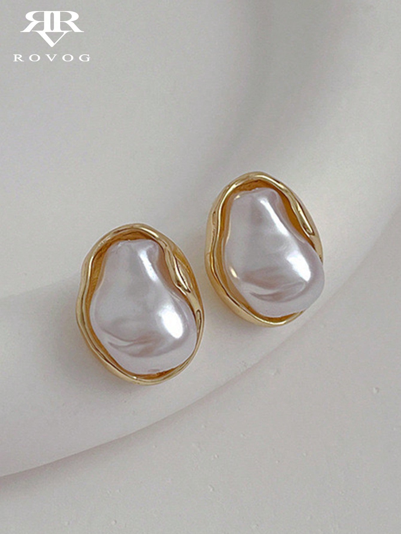 Asymmetrical Faux Pearl Elegant & Unique Everyday Fashion Women Earring (1 Pair)