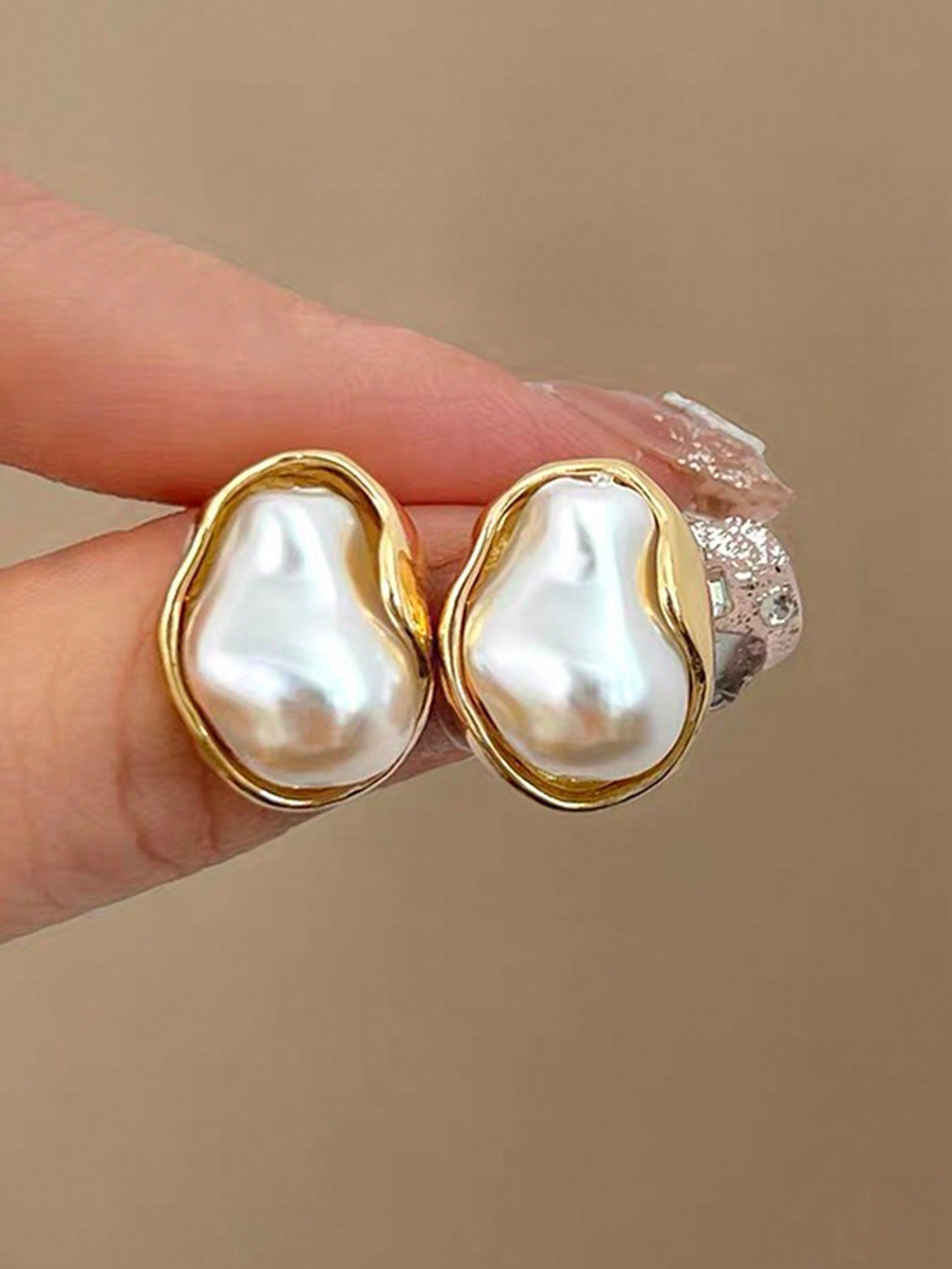 Asymmetrical Faux Pearl Elegant & Unique Everyday Fashion Women Earring (1 Pair)