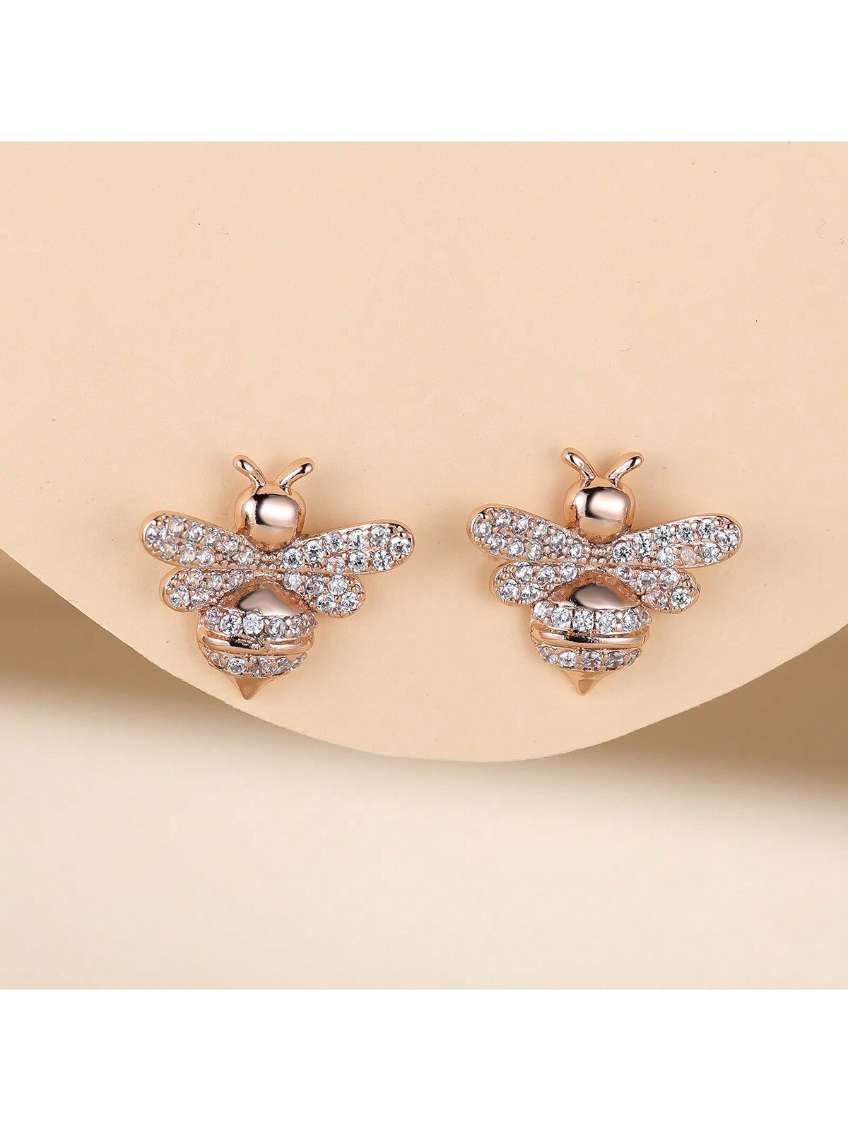 Minimalist Bee Design Earrings – Elegant & Versatile Fashion Earrings