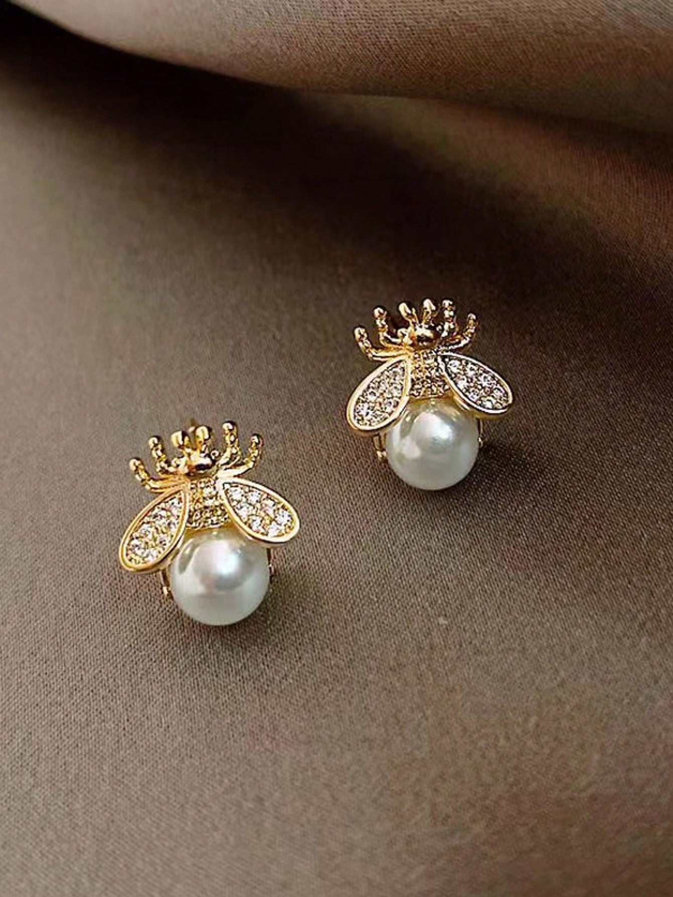 Minimalist Faux Pearl Bee Design Stud Earrings