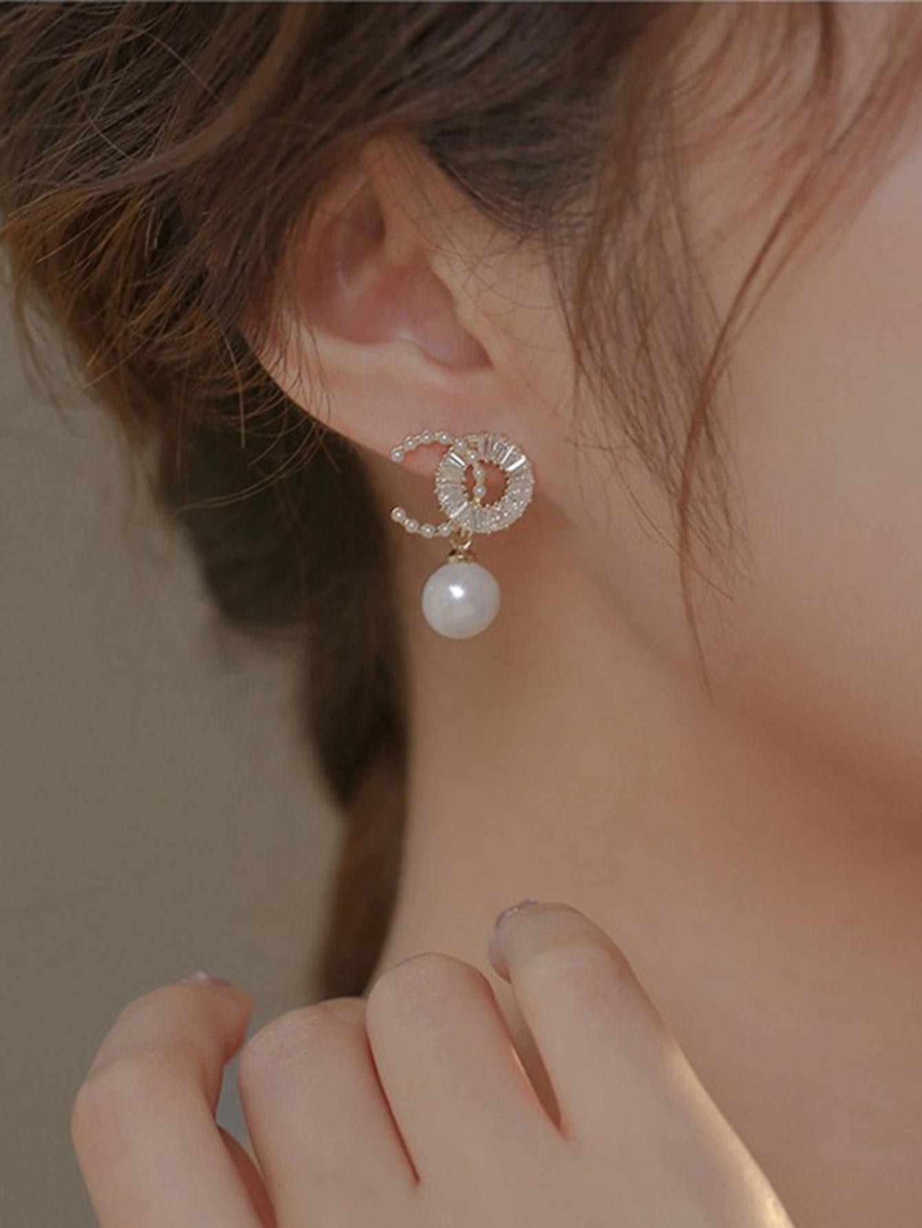 Exquisite Faux Pearl & Cubic Zirconia Earrings – Elegant & Luxurious