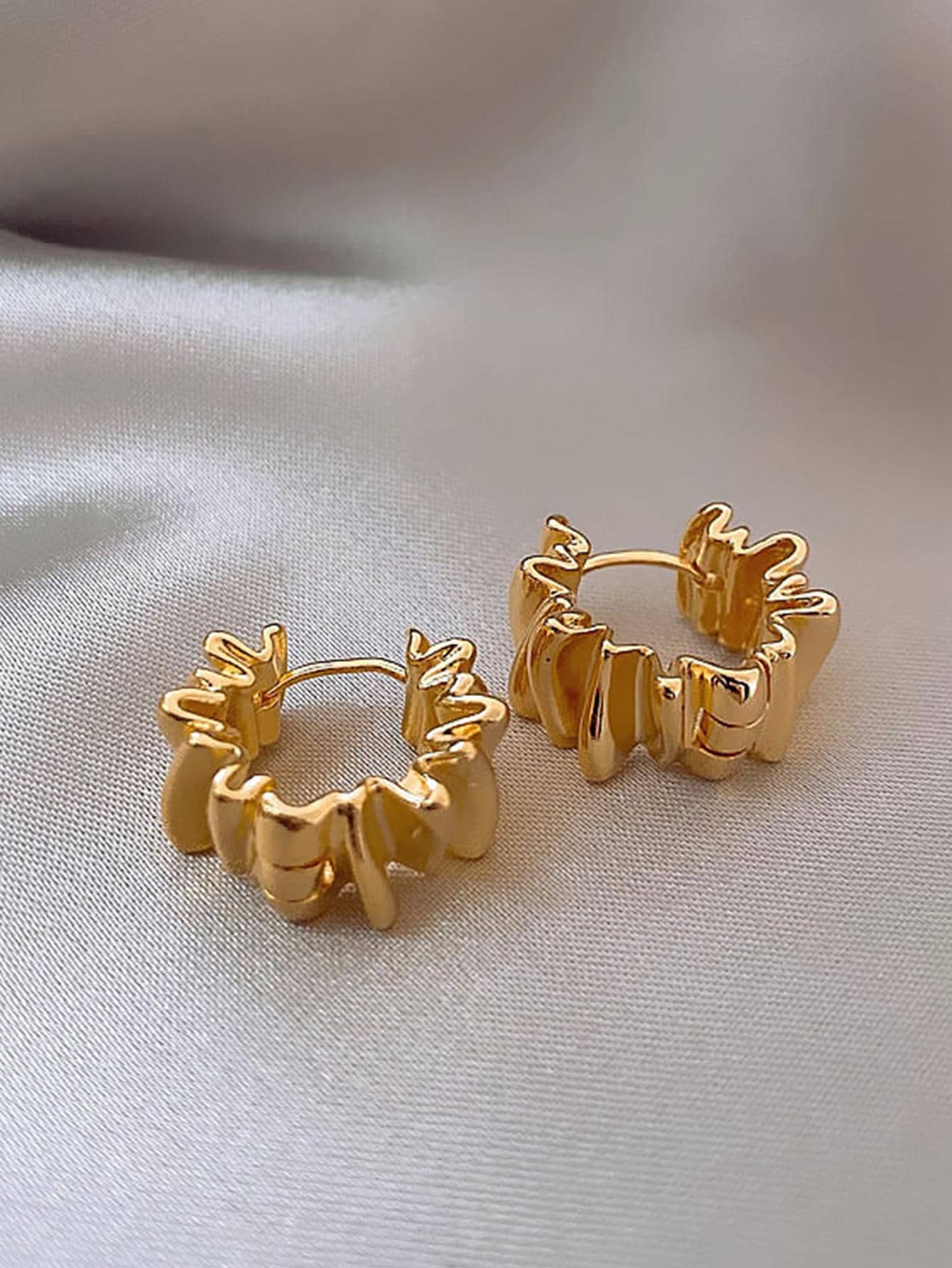 Minimalist Copper Hoop Earrings – Elegant Everyday Jewelry for Women
