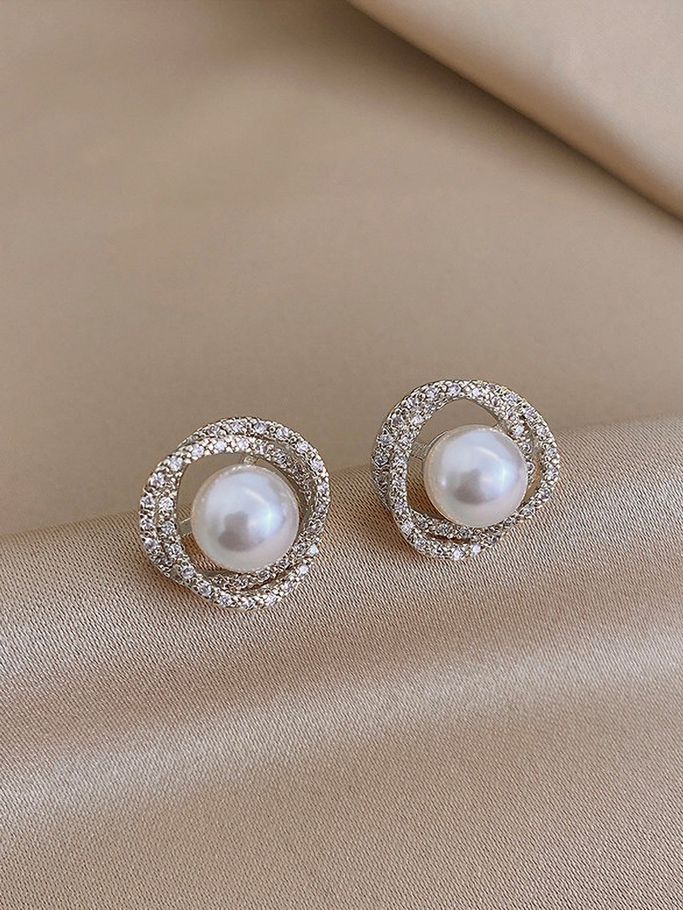 Andkiss Rhinestone & Faux Pearl Decor Stud Earrings